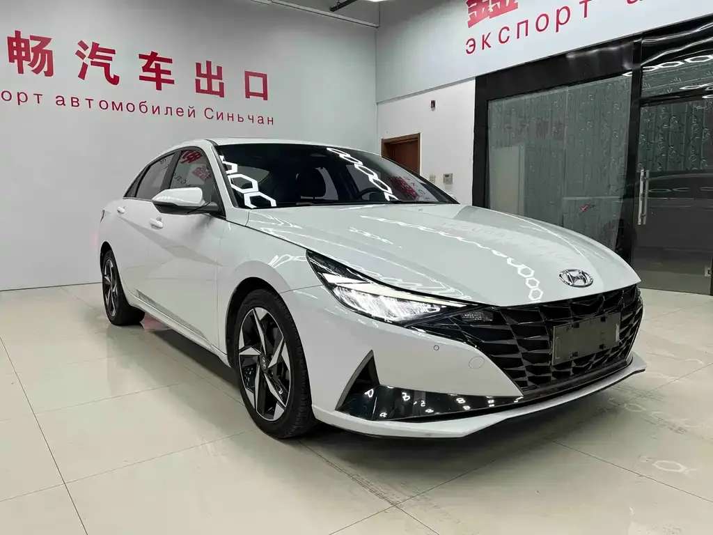 Hyundai Elantra — фото 2