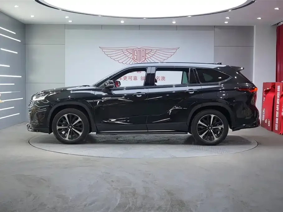 Toyota Crown Kluger 2021 из CN, фото 10