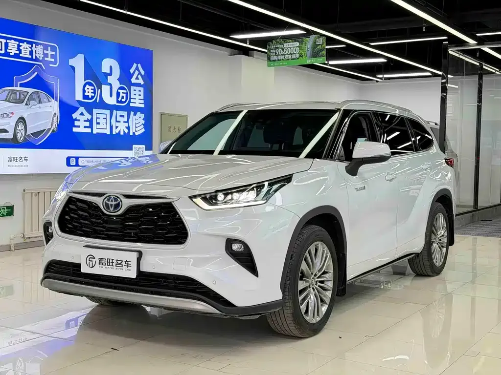 Toyota Highlander — фото 1