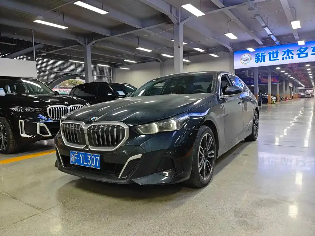 BMW 5 Series — фото 1
