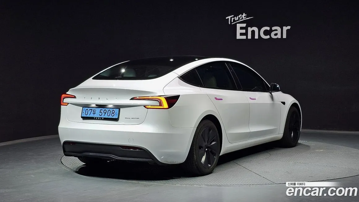 Tesla Model 3 — фото 9