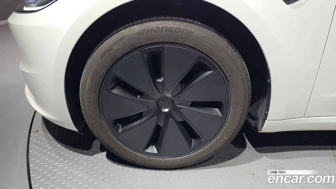 Tesla Model 3 — фото 2