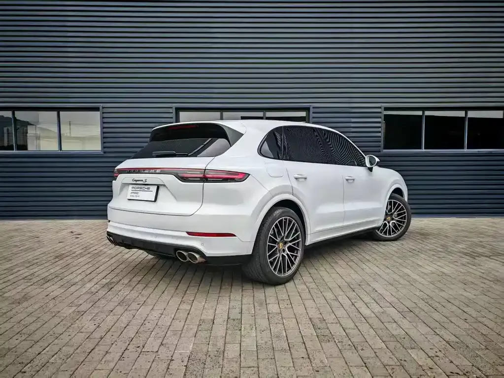 Porsche Cayenne — фото 10
