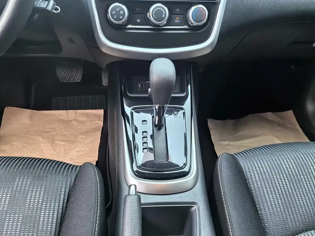 Nissan Tiida 2024 из CN, фото 3