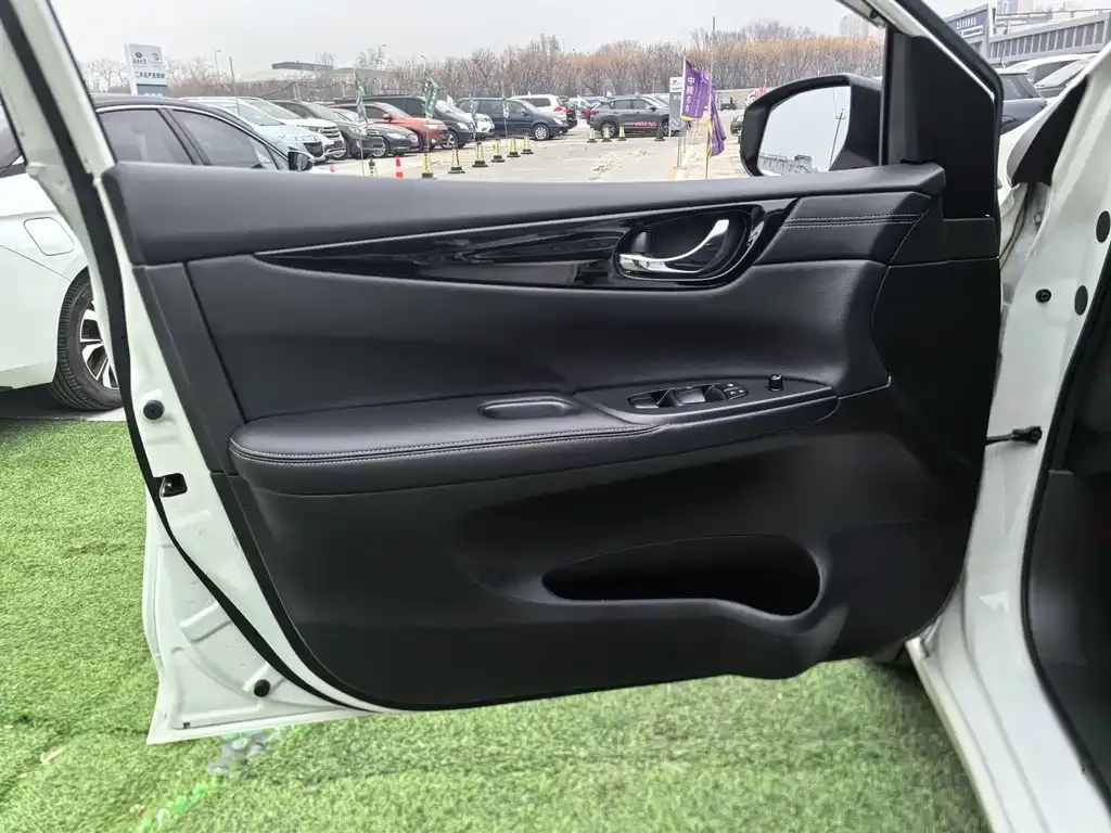 Nissan Tiida 2024 из CN, фото 9