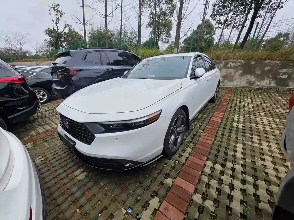 Honda Accord — фото 1