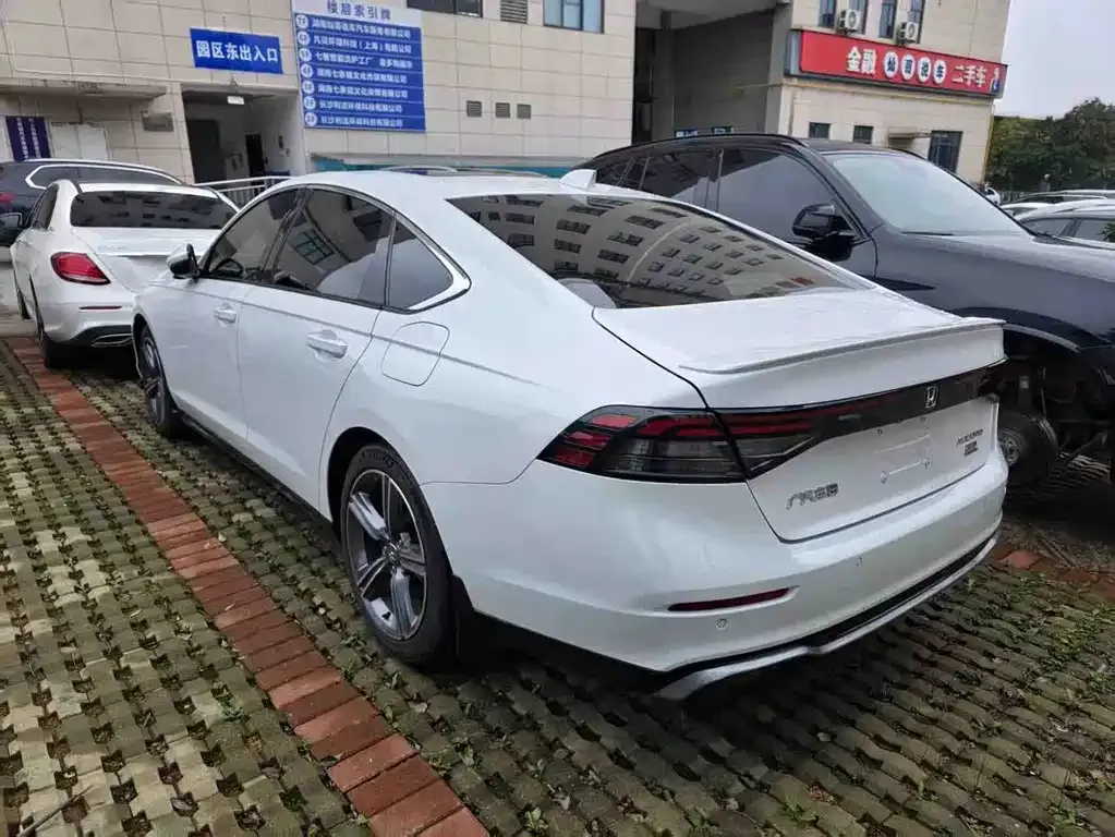 Honda Accord — фото 10
