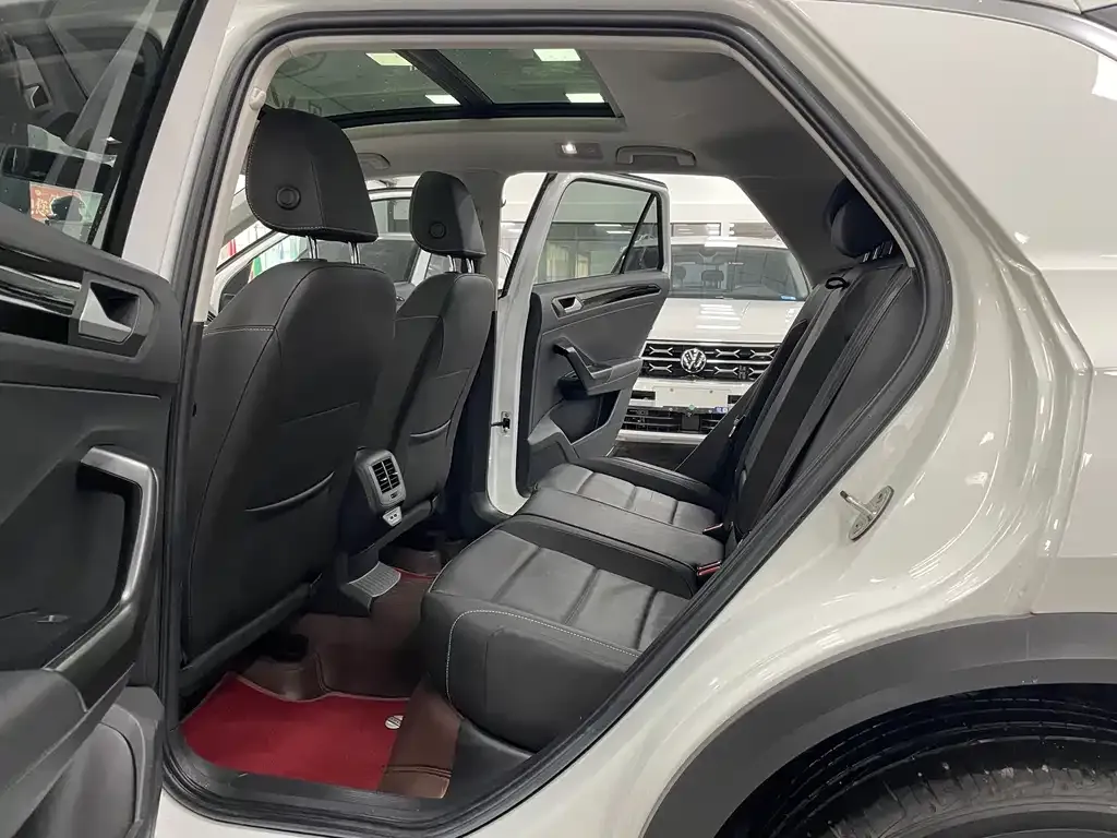Volkswagen T-Roc 2023 из CN, фото 4