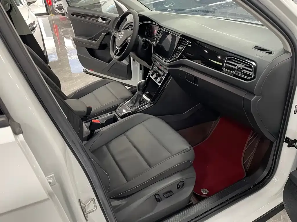 Volkswagen T-Roc 2023 из CN, фото 10