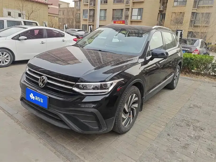 Volkswagen Tiguan L — фото 1