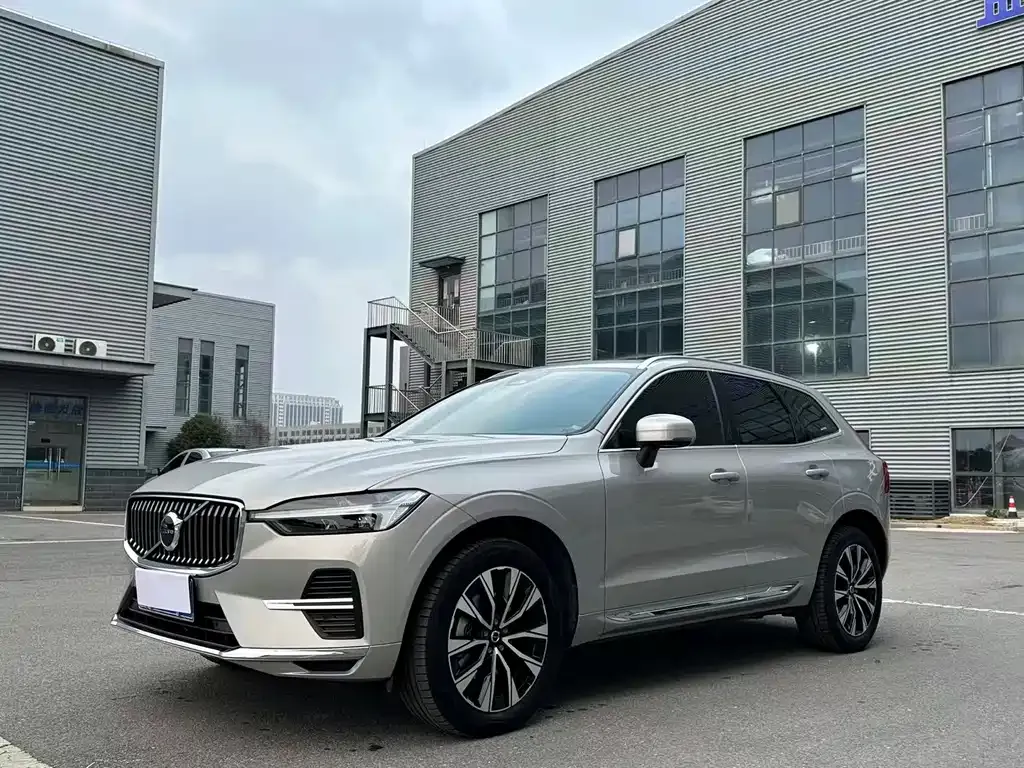 Volvo XC60 — фото 1