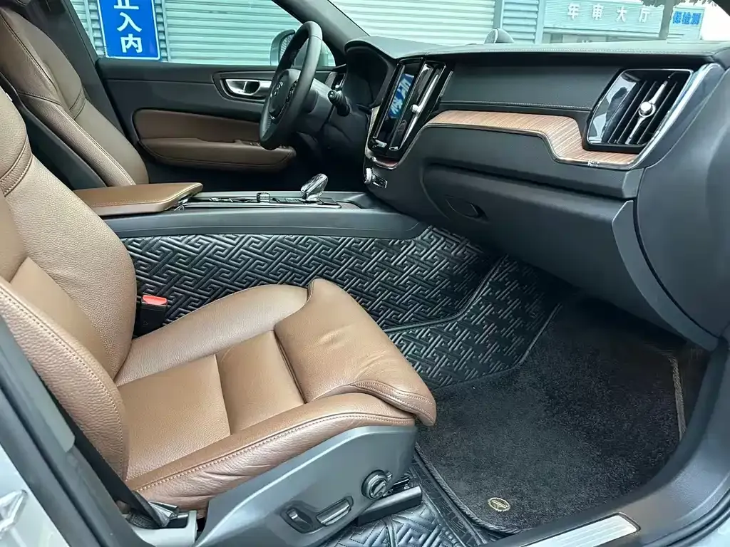 Volvo XC60 — фото 4