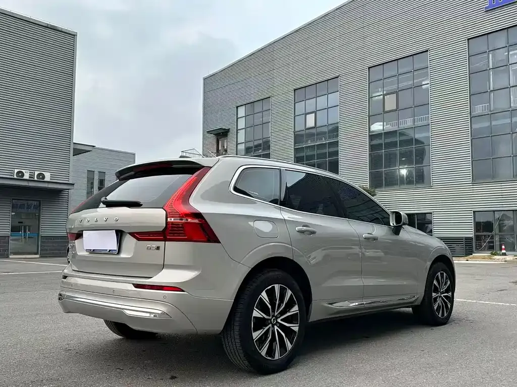 Volvo XC60 — фото 10