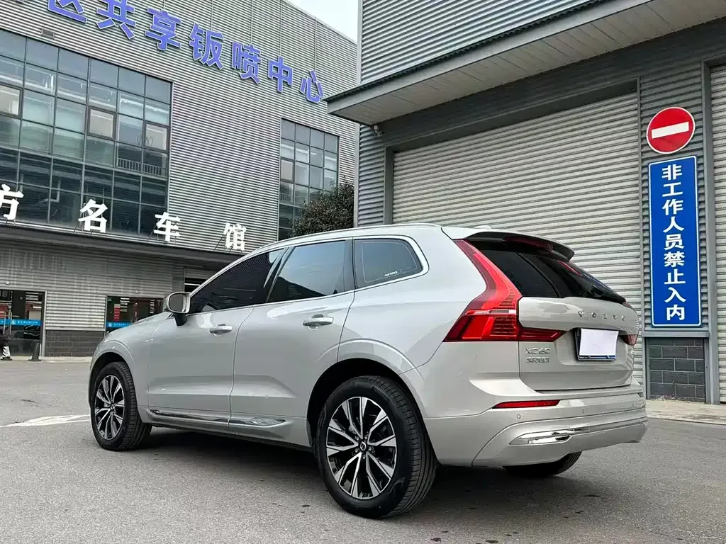 Volvo XC60 — фото 9