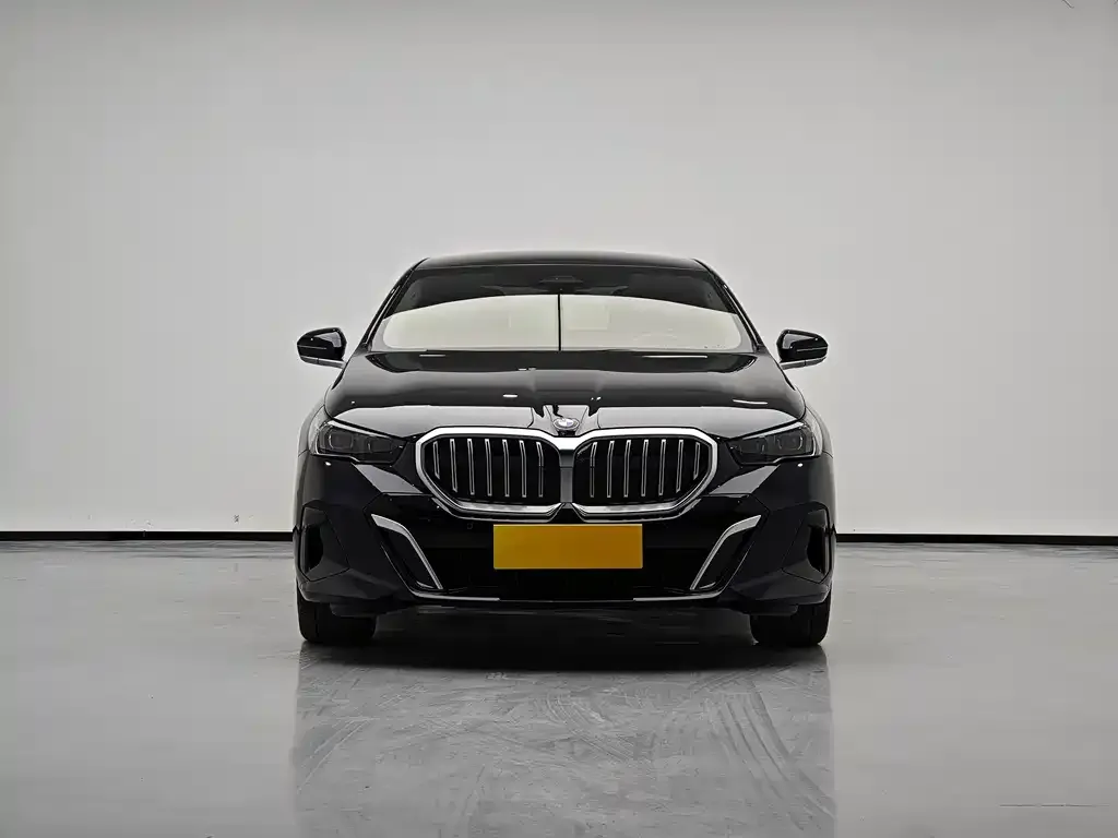 BMW 5 Series — фото 9