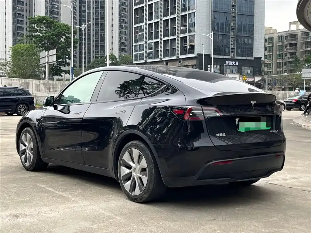 Tesla Model Y — фото 4