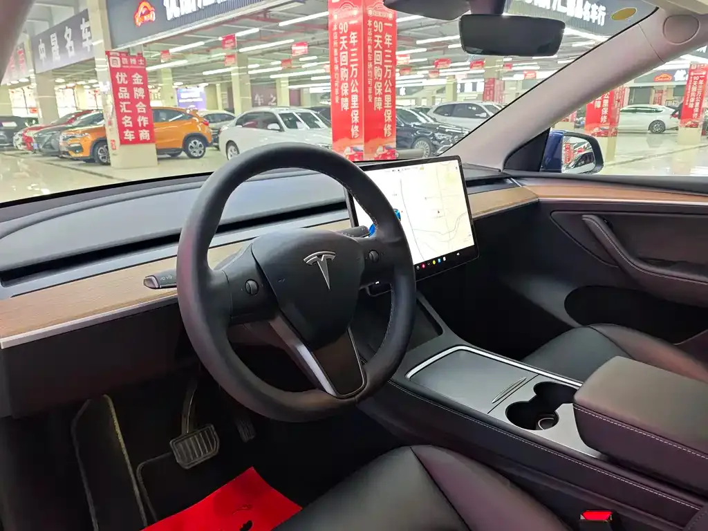 Tesla Model Y — фото 6
