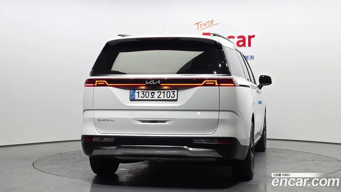 Kia Carnival — фото 10