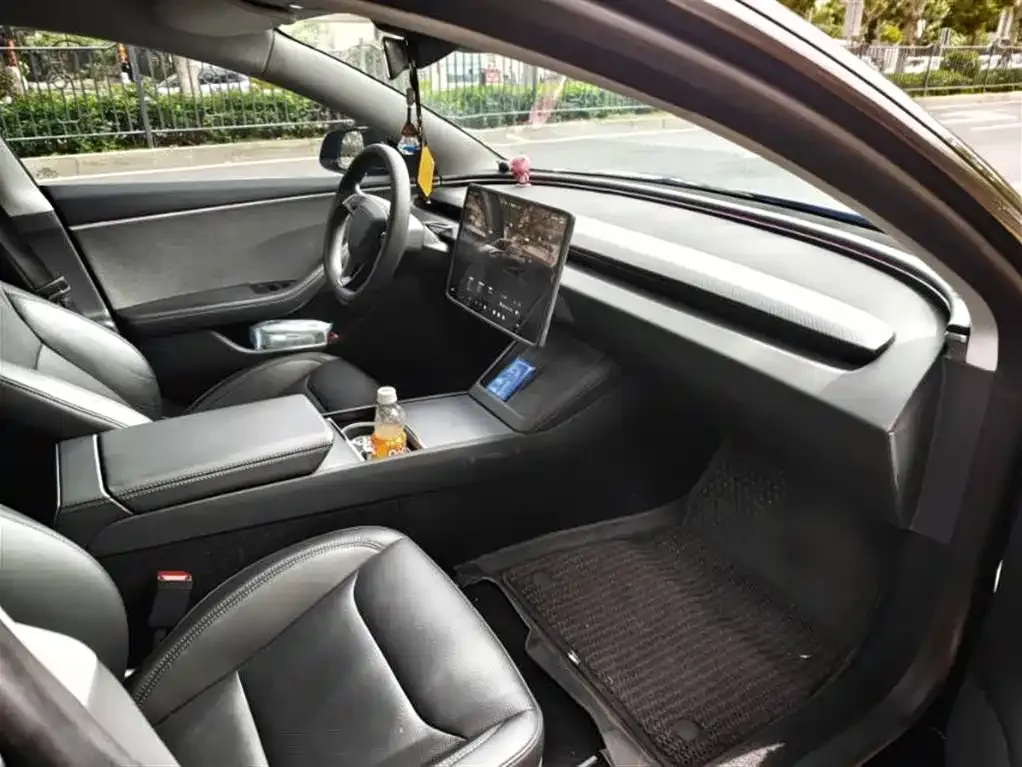 Tesla Model 3 — фото 2