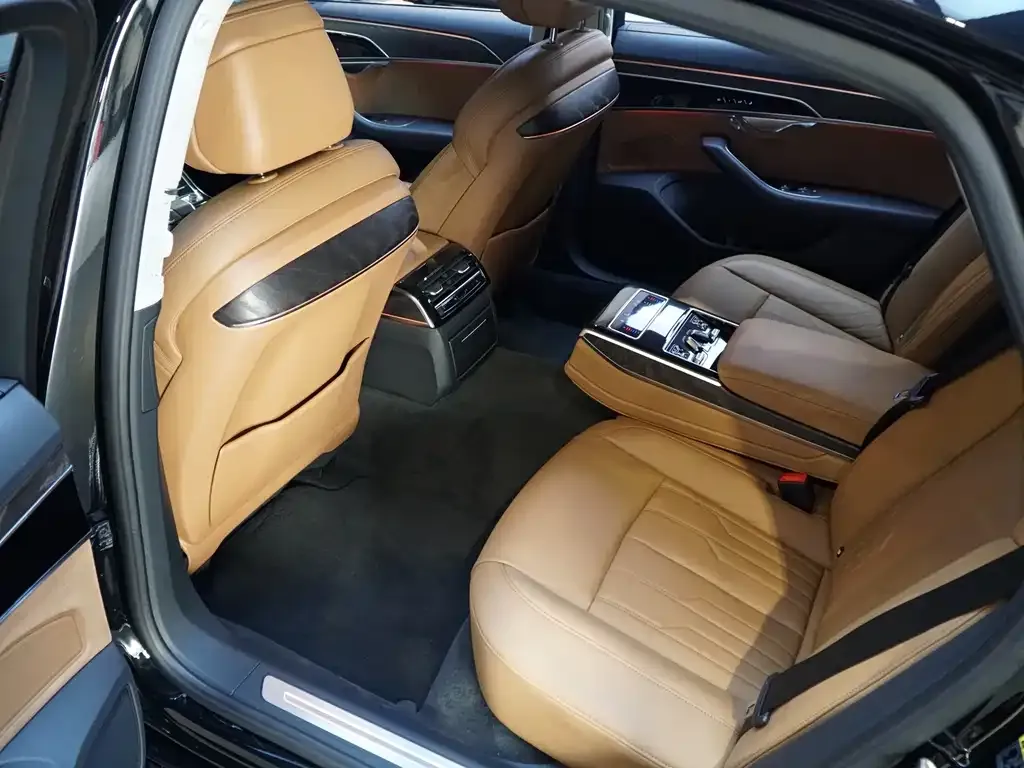 Audi A8 2021 из CN, фото 4