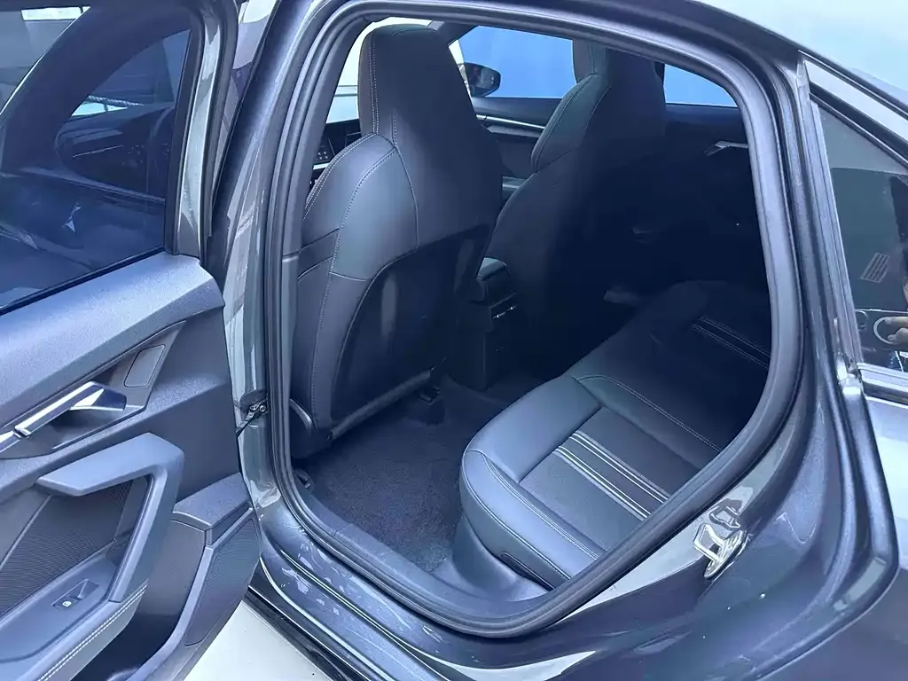 Audi A3 2023 из CN, фото 10