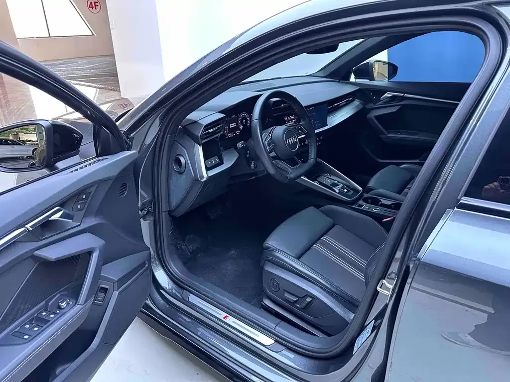 Audi A3 2023 из CN, фото 6