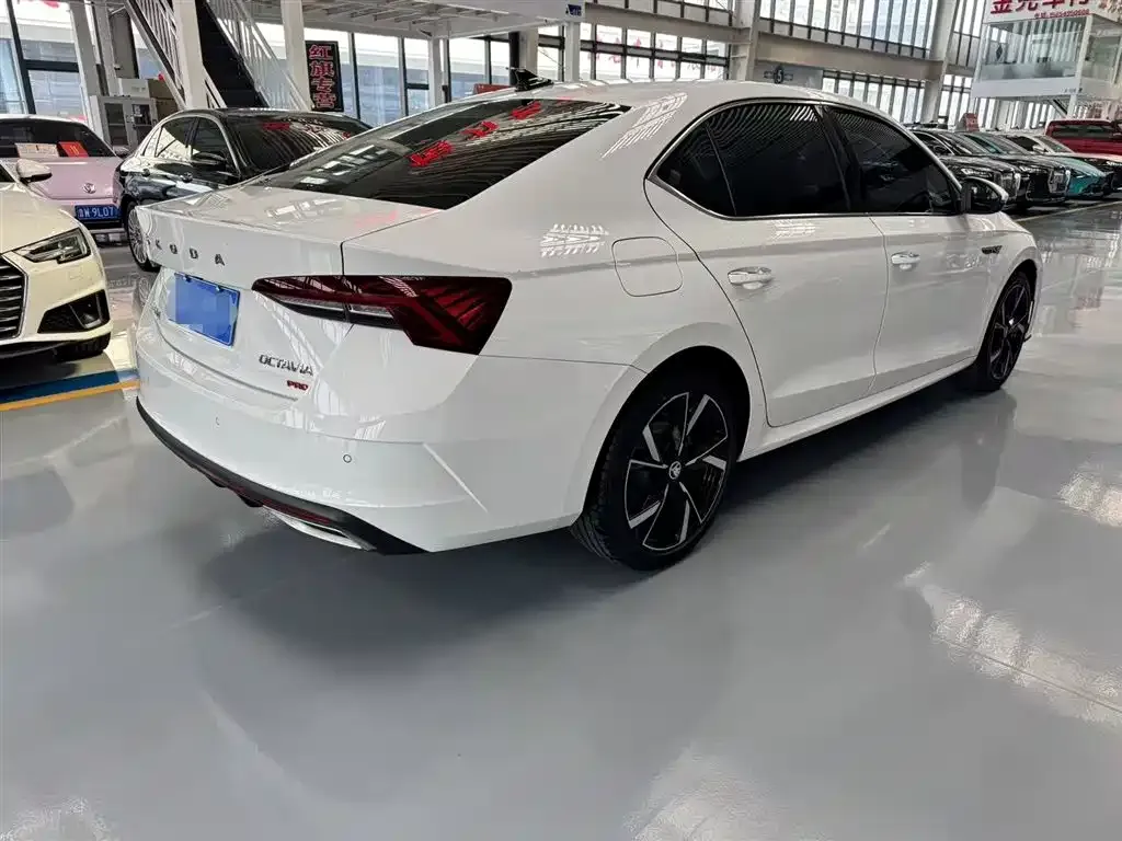 Skoda Octavia — фото 6