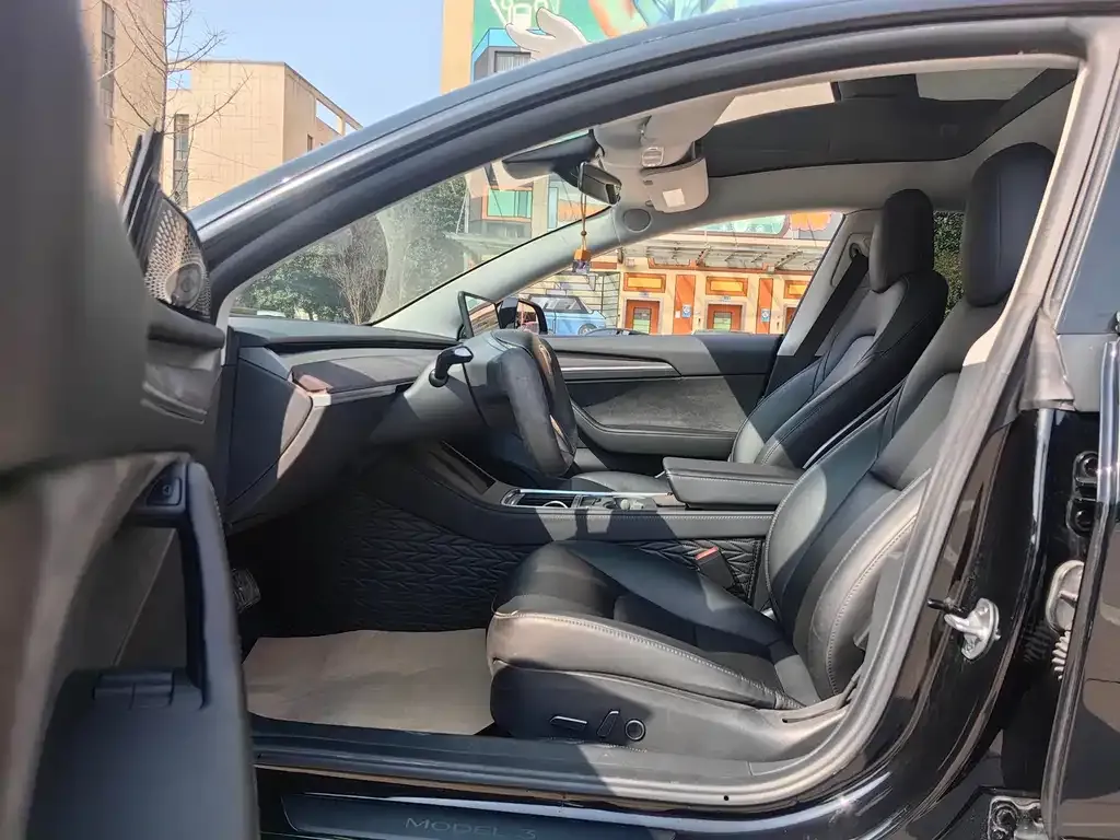 Tesla Model 3 — фото 3