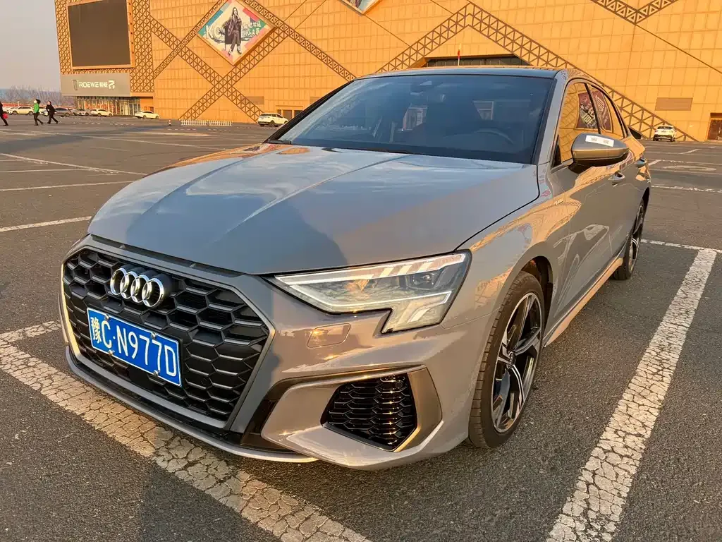 Audi A3 2023 из CN, фото 1
