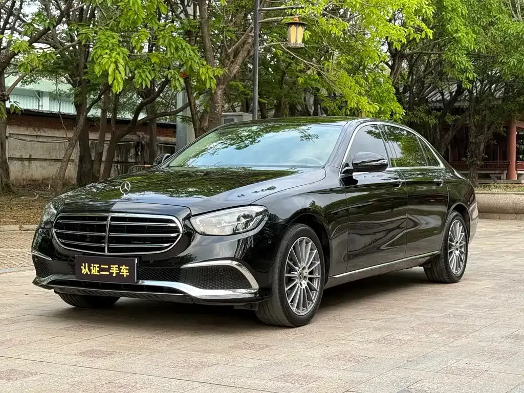 Mercedes-Benz E-Class — фото 1
