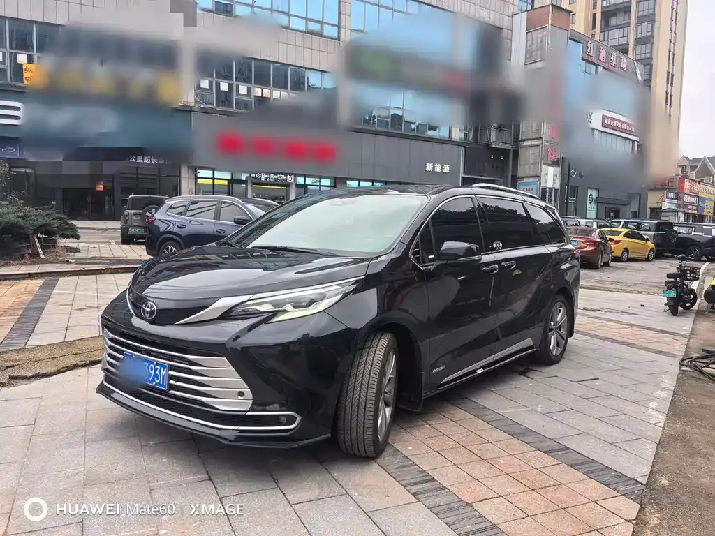 Toyota Sienna 2023 из CN, фото 1