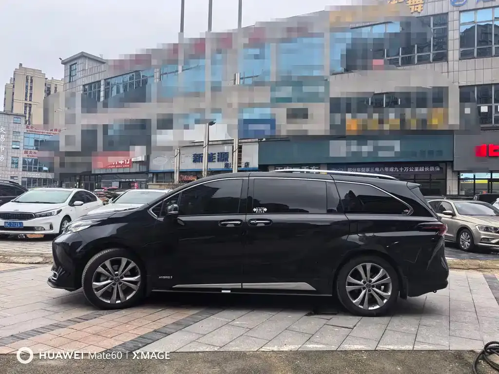 Toyota Sienna 2023 из CN, фото 8