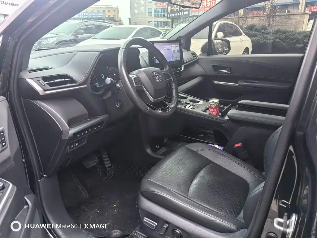 Toyota Sienna 2023 из CN, фото 6