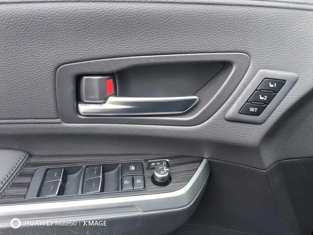 Toyota Sienna 2023 из CN, фото 3