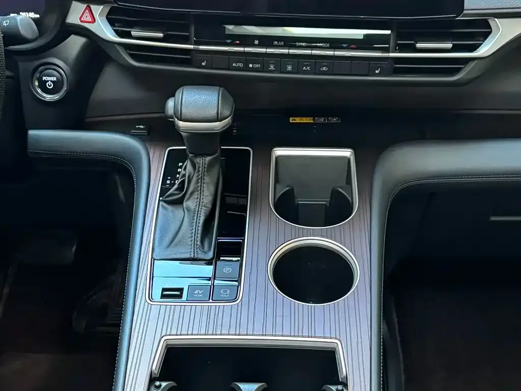 Toyota Granvia 2025 из CN, фото 2