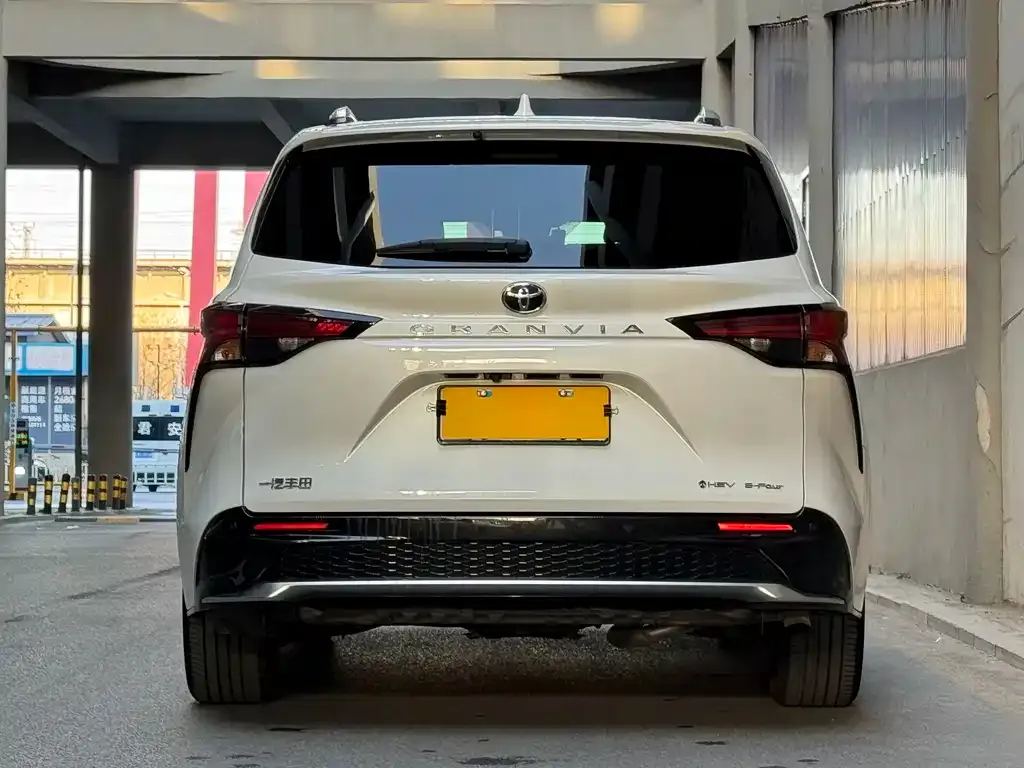 Toyota Granvia 2025 из CN, фото 4