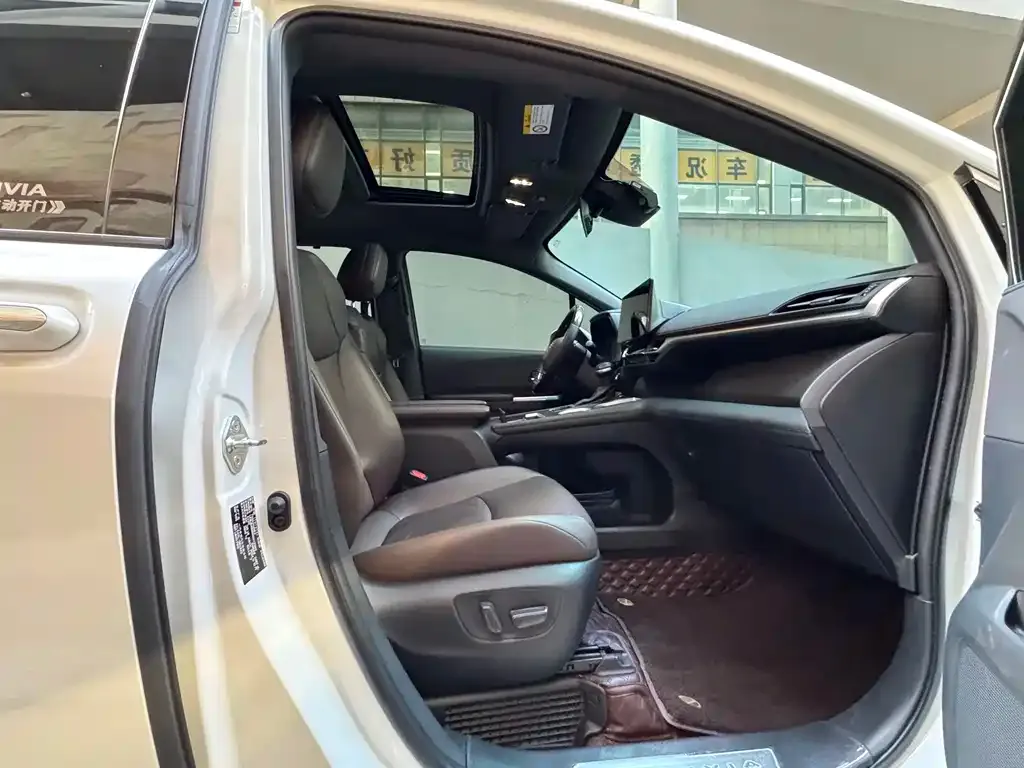 Toyota Granvia 2025 из CN, фото 3