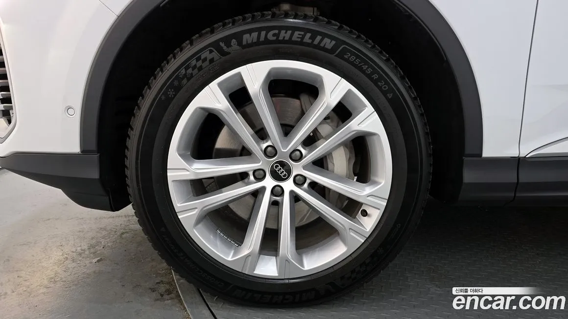 Audi Q7 2025 из KR, фото 2