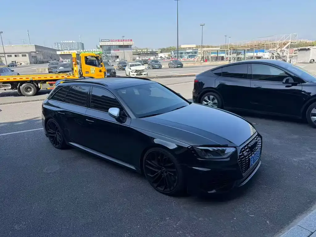 Audi RS 4 2023 из CN, фото 3