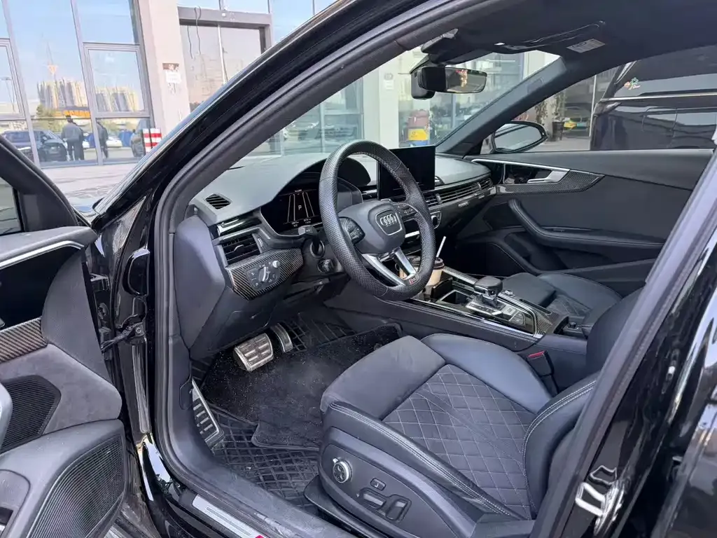 Audi RS 4 2023 из CN, фото 4