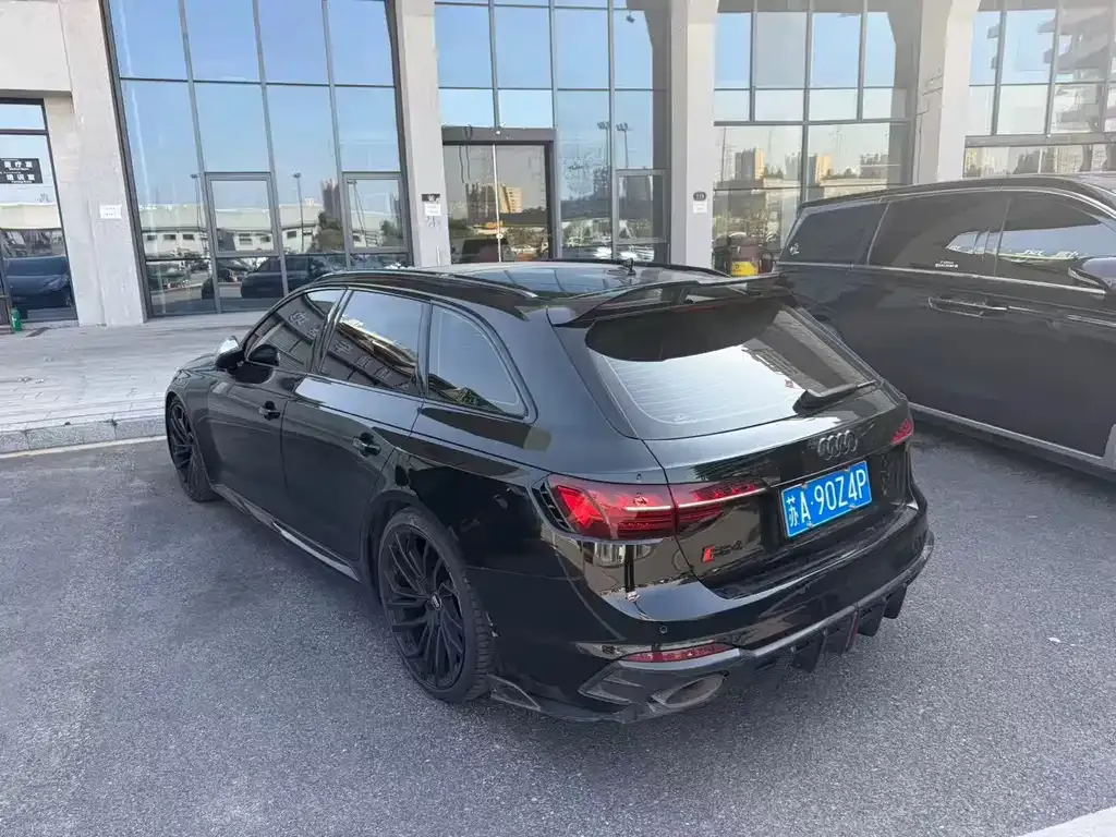Audi RS 4 2023 из CN, фото 5