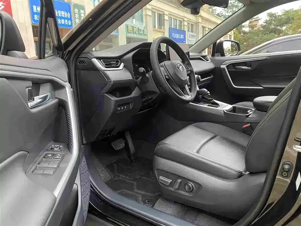 Toyota RAV4 2024 из CN, фото 3