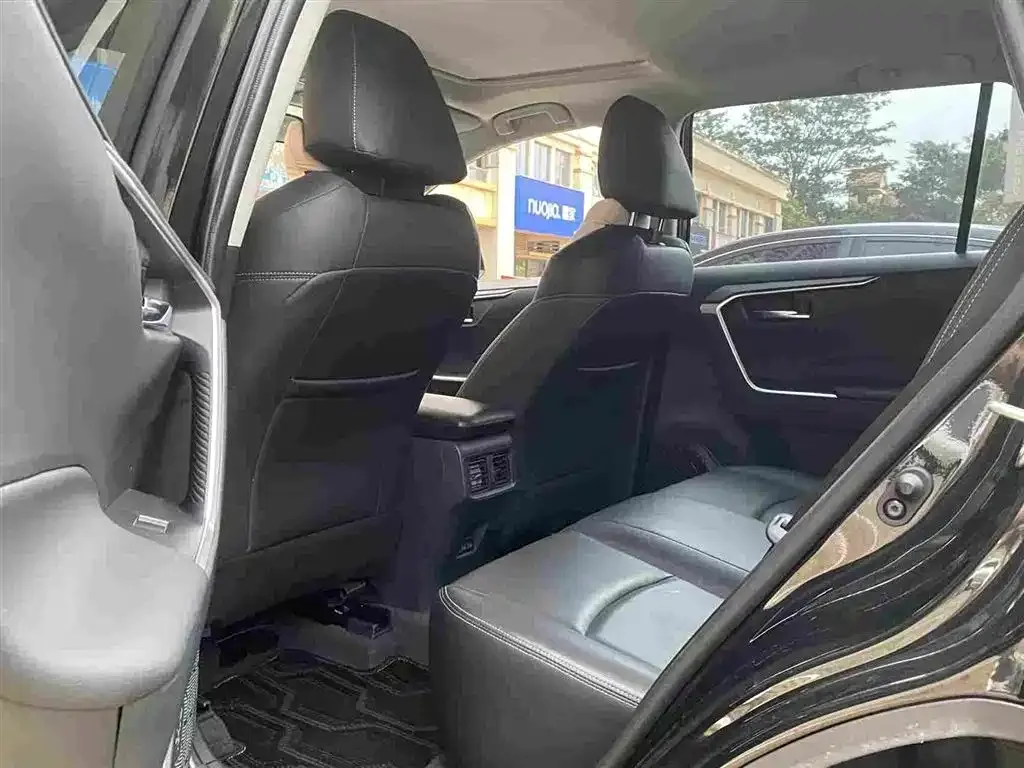 Toyota RAV4 2024 из CN, фото 4