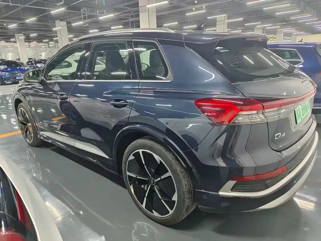 Audi Q4 e-tron — фото 4
