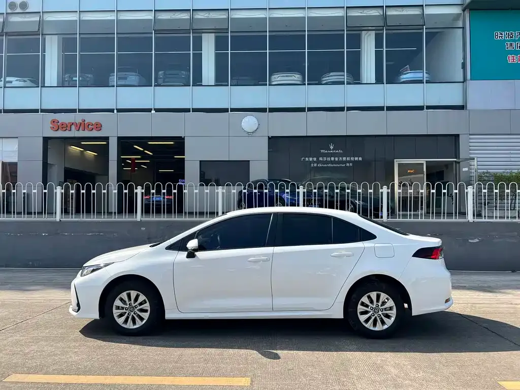 Toyota Corolla — фото 9