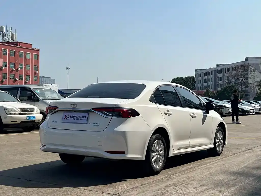 Toyota Corolla — фото 3
