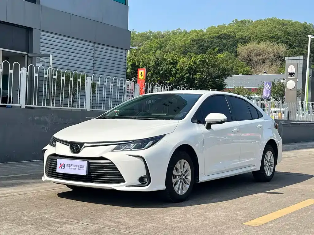 Toyota Corolla — фото 7