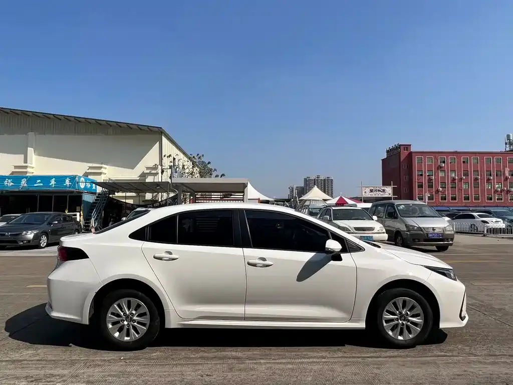 Toyota Corolla — фото 2