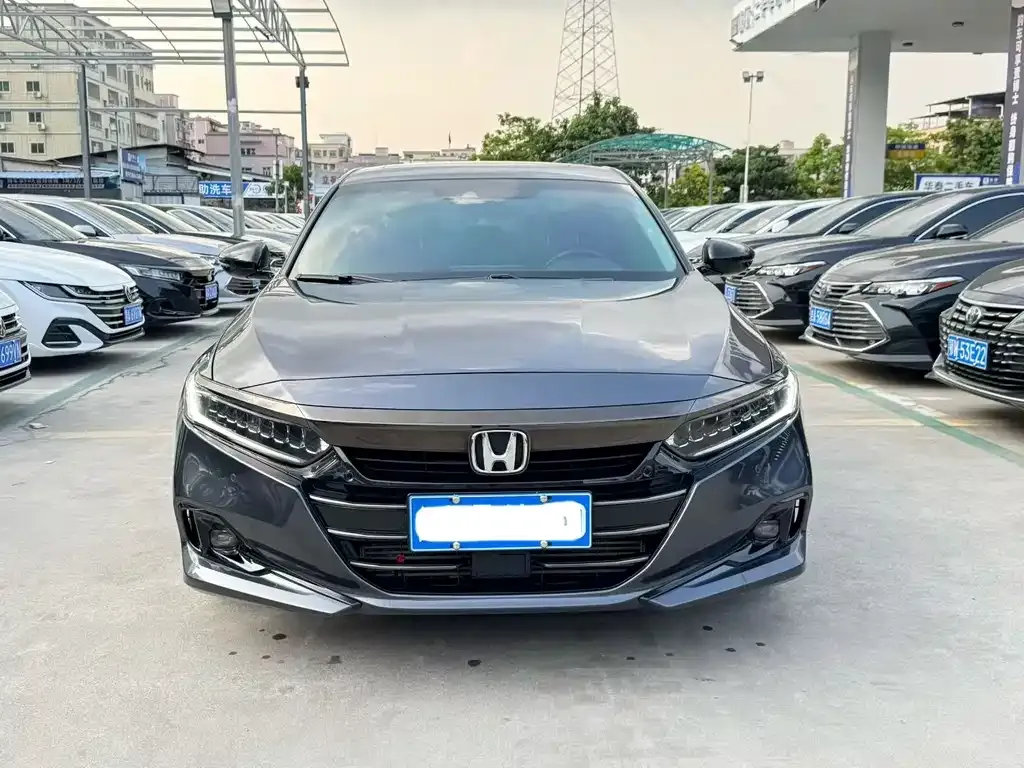 Honda Accord — фото 1