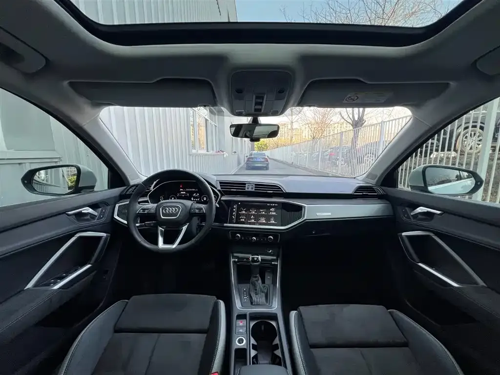 Audi Q3 2023 из CN, фото 2